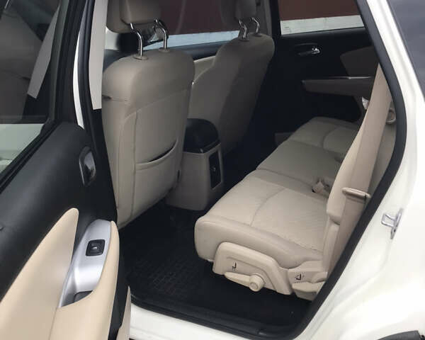 Белый Додж Джорни, объемом двигателя 2.4 л и пробегом 186 тыс. км за 11000 $, фото 10 на Automoto.ua