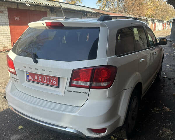 Белый Додж Джорни, объемом двигателя 2.36 л и пробегом 150 тыс. км за 13000 $, фото 4 на Automoto.ua