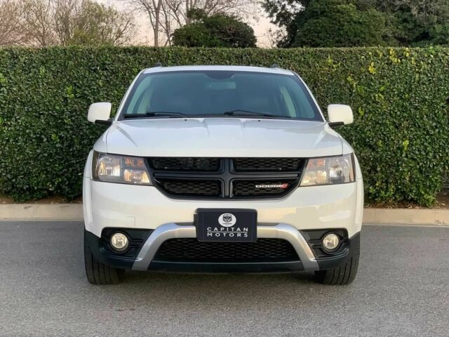 Белый Додж Джорни, объемом двигателя 3.6 л и пробегом 67 тыс. км за 2300 $, фото 1 на Automoto.ua