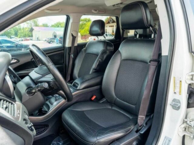 Белый Додж Джорни, объемом двигателя 3.6 л и пробегом 56 тыс. км за 1200 $, фото 7 на Automoto.ua