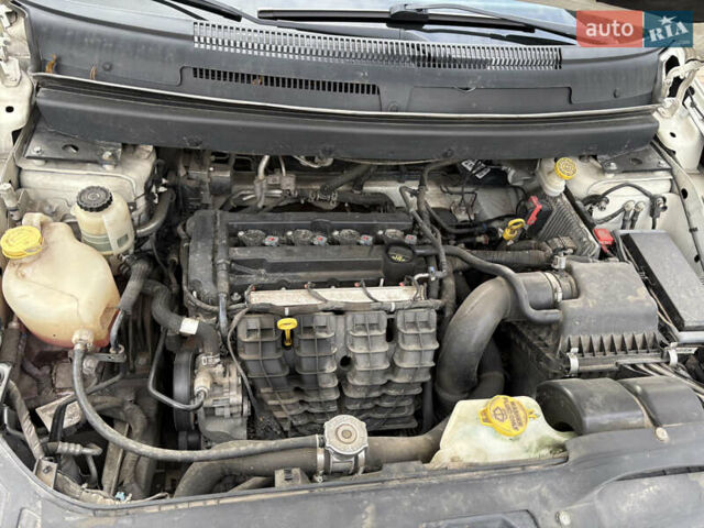 Белый Додж Джорни, объемом двигателя 2.36 л и пробегом 175 тыс. км за 14200 $, фото 15 на Automoto.ua