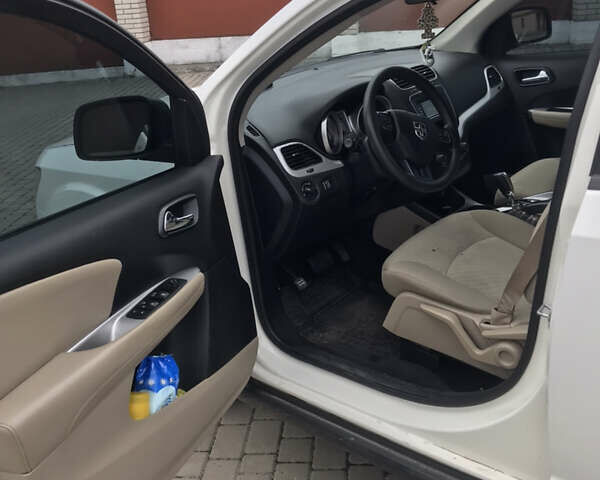 Белый Додж Джорни, объемом двигателя 2.4 л и пробегом 186 тыс. км за 11000 $, фото 12 на Automoto.ua