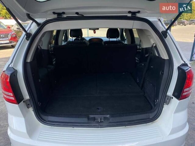 Белый Додж Джорни, объемом двигателя 2.36 л и пробегом 151 тыс. км за 12000 $, фото 6 на Automoto.ua