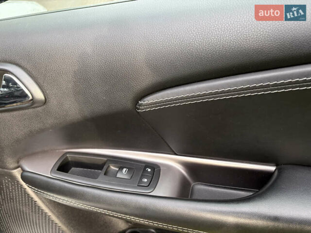 Белый Додж Джорни, объемом двигателя 2.36 л и пробегом 175 тыс. км за 14200 $, фото 28 на Automoto.ua