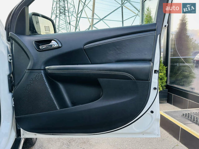 Белый Додж Джорни, объемом двигателя 3.6 л и пробегом 74 тыс. км за 16300 $, фото 25 на Automoto.ua