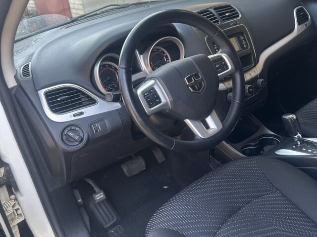 Білий Додж Джорні, об'ємом двигуна 2.4 л та пробігом 150 тис. км за 13000 $, фото 6 на Automoto.ua