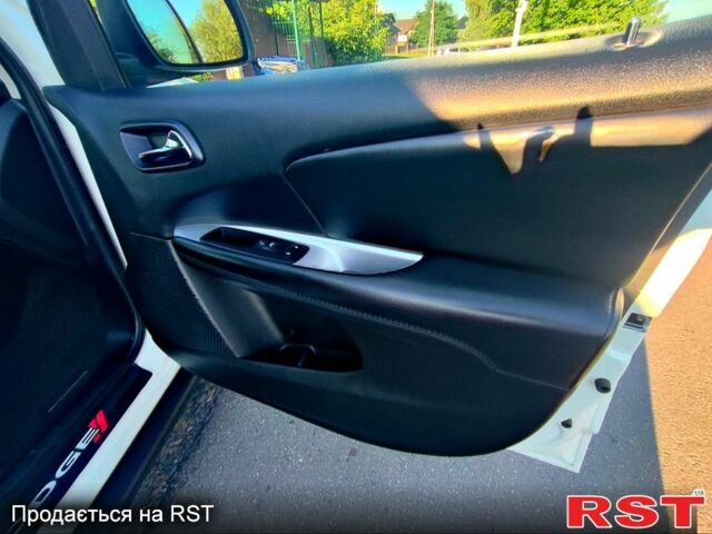 Додж Джорни 2017 в Киеве на Automoto.ua Белый Додж Джорни, объемом двигателя 2.4 л и пробегом 208 тыс. км за 11000 $, фото 3 на Automoto.ua