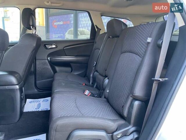 Белый Додж Джорни, объемом двигателя 2.36 л и пробегом 151 тыс. км за 12000 $, фото 11 на Automoto.ua