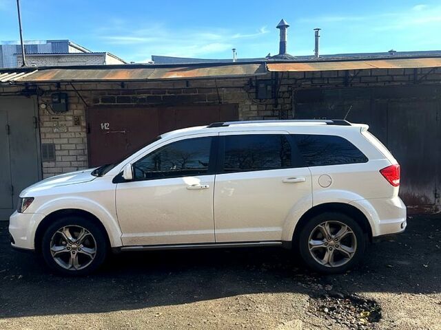 Белый Додж Джорни, объемом двигателя 2.4 л и пробегом 150 тыс. км за 13000 $, фото 4 на Automoto.ua