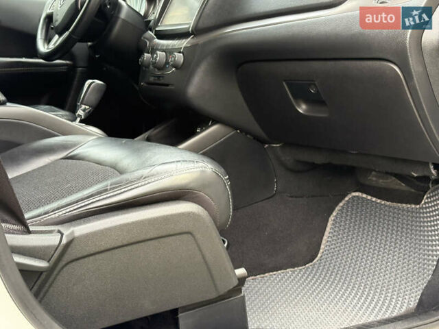 Белый Додж Джорни, объемом двигателя 2.36 л и пробегом 175 тыс. км за 14200 $, фото 32 на Automoto.ua