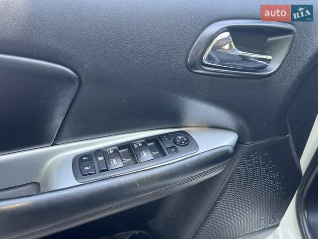 Белый Додж Джорни, объемом двигателя 2.36 л и пробегом 152 тыс. км за 12499 $, фото 12 на Automoto.ua