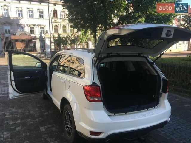 Белый Додж Джорни, объемом двигателя 3.6 л и пробегом 56 тыс. км за 15000 $, фото 2 на Automoto.ua