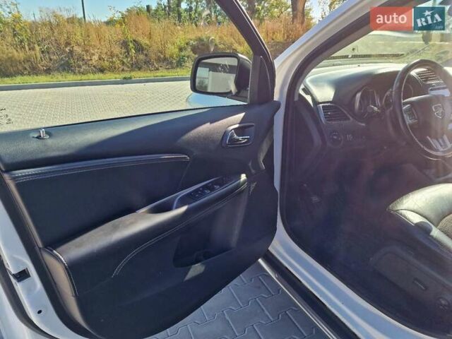 Белый Додж Джорни, объемом двигателя 3.6 л и пробегом 185 тыс. км за 14500 $, фото 2 на Automoto.ua