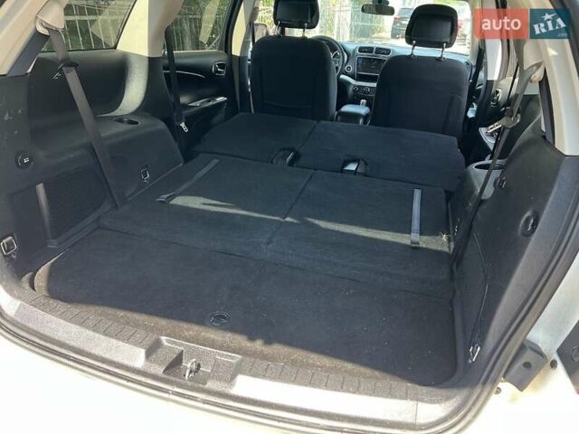 Белый Додж Джорни, объемом двигателя 2.36 л и пробегом 152 тыс. км за 12499 $, фото 17 на Automoto.ua