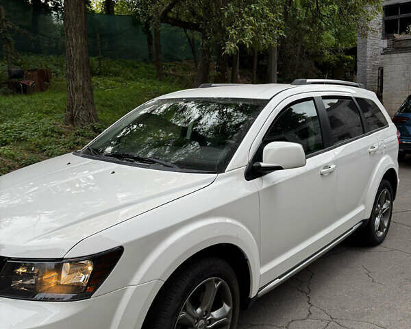 Белый Додж Джорни, объемом двигателя 3.6 л и пробегом 169 тыс. км за 15500 $, фото 1 на Automoto.ua