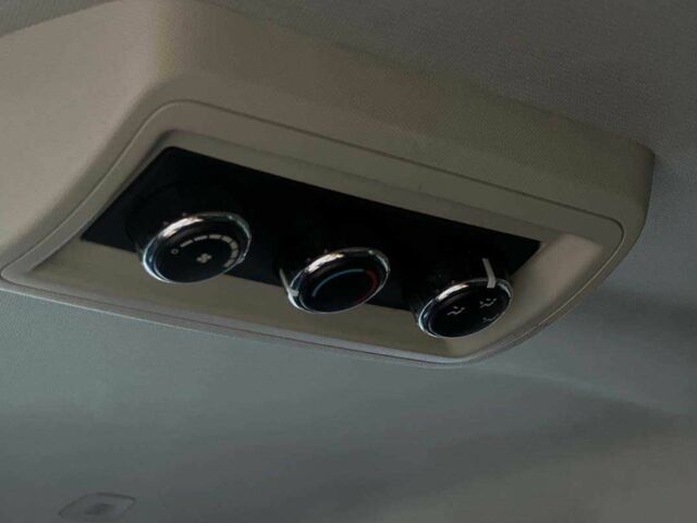 Белый Додж Джорни, объемом двигателя 2.4 л и пробегом 230 тыс. км за 13400 $, фото 19 на Automoto.ua