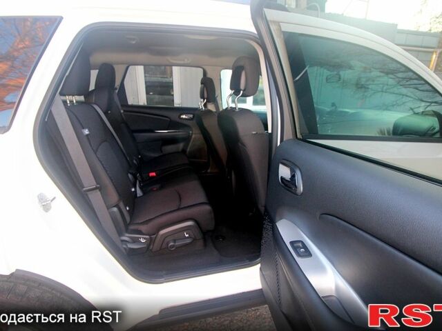 Белый Додж Джорни, объемом двигателя 2.4 л и пробегом 126 тыс. км за 10999 $, фото 2 на Automoto.ua