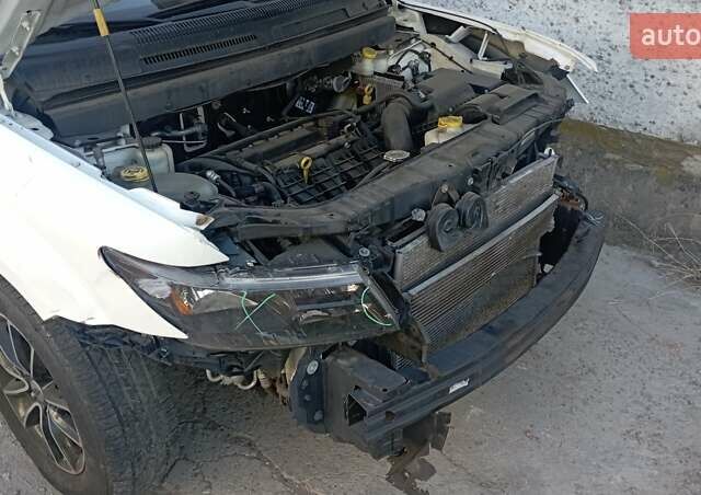 Белый Додж Джорни, объемом двигателя 2.36 л и пробегом 218 тыс. км за 7600 $, фото 6 на Automoto.ua