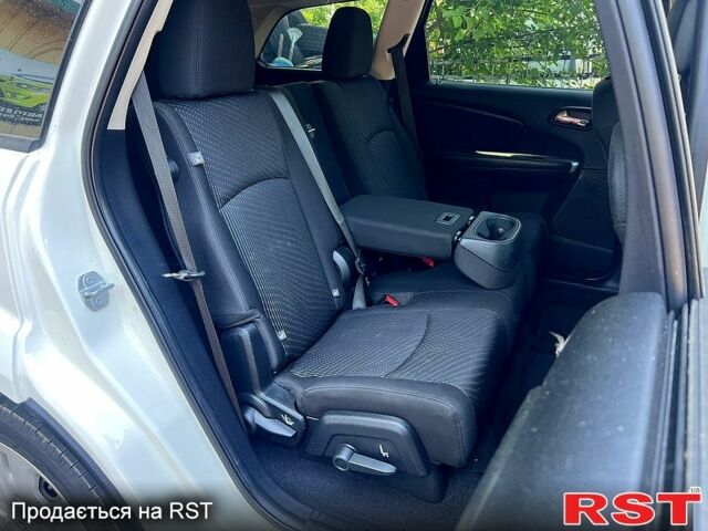 Белый Додж Джорни, объемом двигателя 2.4 л и пробегом 152 тыс. км за 12000 $, фото 3 на Automoto.ua