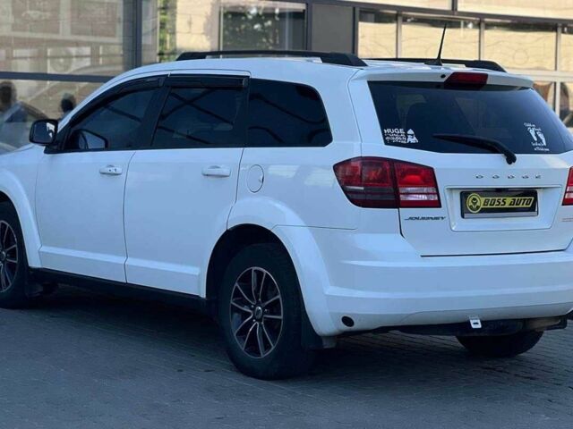 Белый Додж Джорни, объемом двигателя 2.4 л и пробегом 230 тыс. км за 13400 $, фото 3 на Automoto.ua