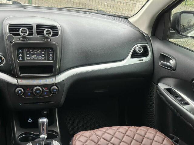 Белый Додж Джорни, объемом двигателя 2.4 л и пробегом 49 тыс. км за 13350 $, фото 12 на Automoto.ua