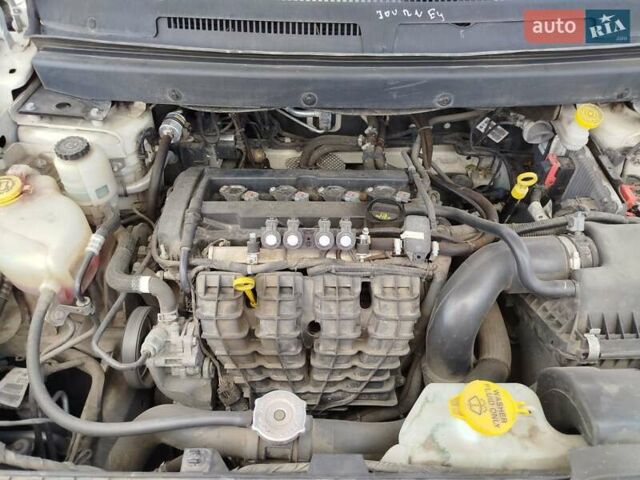 Белый Додж Джорни, объемом двигателя 2.36 л и пробегом 137 тыс. км за 13500 $, фото 12 на Automoto.ua