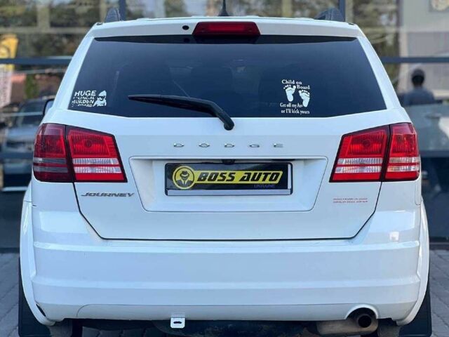 Белый Додж Джорни, объемом двигателя 2.4 л и пробегом 230 тыс. км за 13400 $, фото 4 на Automoto.ua