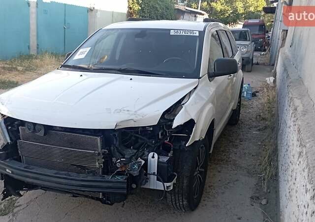 Белый Додж Джорни, объемом двигателя 2.36 л и пробегом 218 тыс. км за 7600 $, фото 3 на Automoto.ua