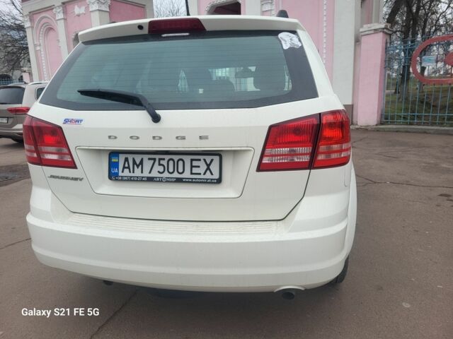Белый Додж Джорни, объемом двигателя 2.4 л и пробегом 65 тыс. км за 11900 $, фото 3 на Automoto.ua