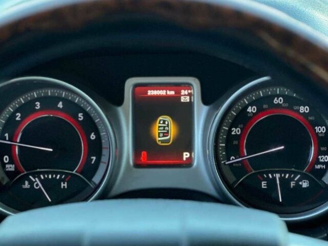 Белый Додж Джорни, объемом двигателя 2.4 л и пробегом 230 тыс. км за 13400 $, фото 13 на Automoto.ua