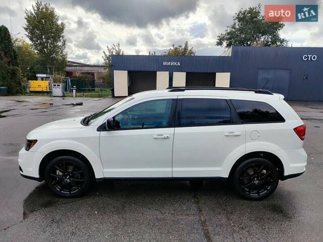 Белый Додж Джорни, объемом двигателя 2.36 л и пробегом 168 тыс. км за 11700 $, фото 4 на Automoto.ua