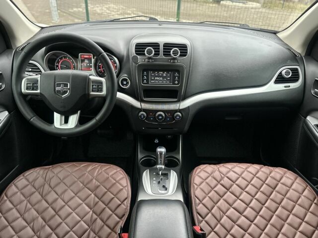 Белый Додж Джорни, объемом двигателя 2.4 л и пробегом 49 тыс. км за 13350 $, фото 2 на Automoto.ua