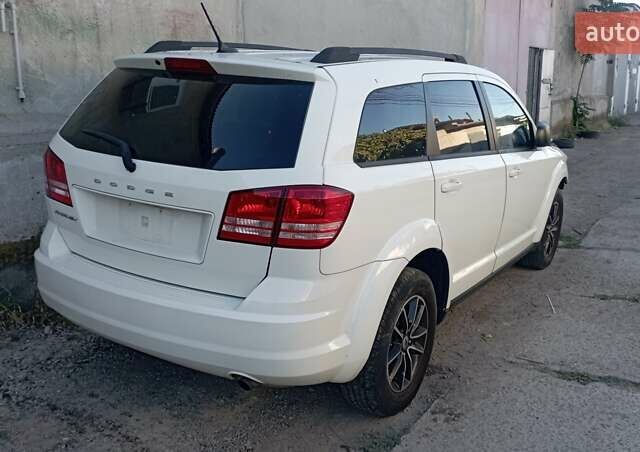 Белый Додж Джорни, объемом двигателя 2.36 л и пробегом 218 тыс. км за 7600 $, фото 1 на Automoto.ua