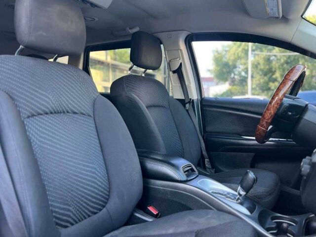 Белый Додж Джорни, объемом двигателя 2.4 л и пробегом 230 тыс. км за 13400 $, фото 20 на Automoto.ua