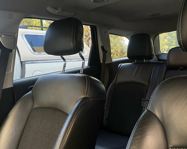 Белый Додж Джорни, объемом двигателя 3.6 л и пробегом 169 тыс. км за 15500 $, фото 7 на Automoto.ua