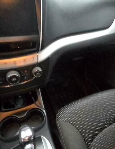 Белый Додж Джорни, объемом двигателя 2.4 л и пробегом 198 тыс. км за 12400 $, фото 9 на Automoto.ua