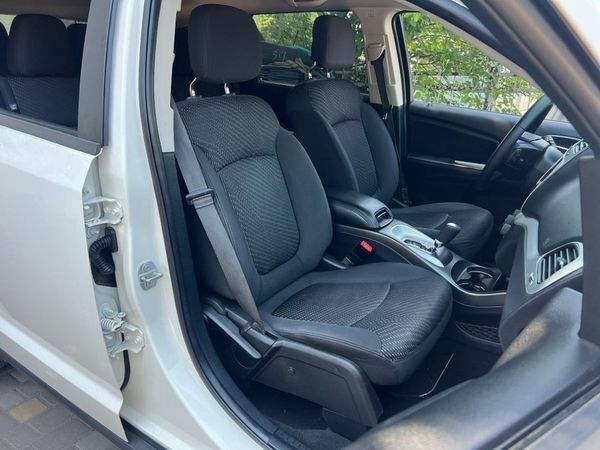 Белый Додж Джорни, объемом двигателя 0 л и пробегом 152 тыс. км за 12499 $, фото 6 на Automoto.ua