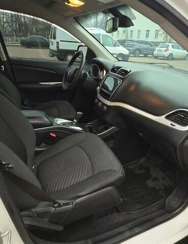 Белый Додж Джорни, объемом двигателя 2.4 л и пробегом 198 тыс. км за 12400 $, фото 5 на Automoto.ua