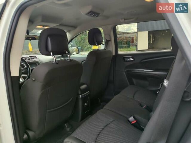 Белый Додж Джорни, объемом двигателя 2.36 л и пробегом 168 тыс. км за 11700 $, фото 1 на Automoto.ua