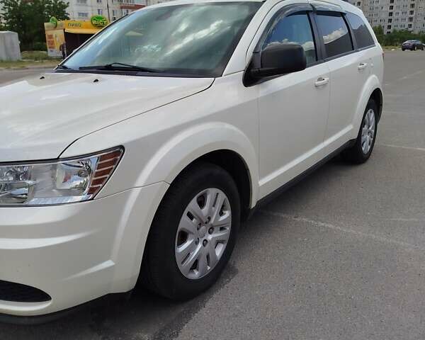 Белый Додж Джорни, объемом двигателя 2.36 л и пробегом 137 тыс. км за 13500 $, фото 1 на Automoto.ua