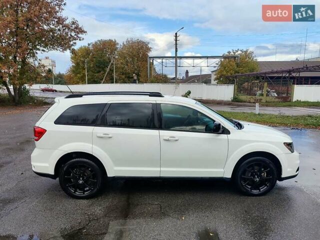 Белый Додж Джорни, объемом двигателя 2.36 л и пробегом 168 тыс. км за 11700 $, фото 5 на Automoto.ua