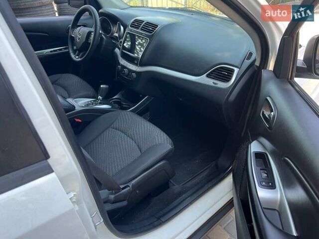 Белый Додж Джорни, объемом двигателя 2.36 л и пробегом 152 тыс. км за 12499 $, фото 5 на Automoto.ua