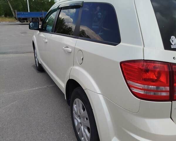 Белый Додж Джорни, объемом двигателя 2.36 л и пробегом 137 тыс. км за 13500 $, фото 7 на Automoto.ua