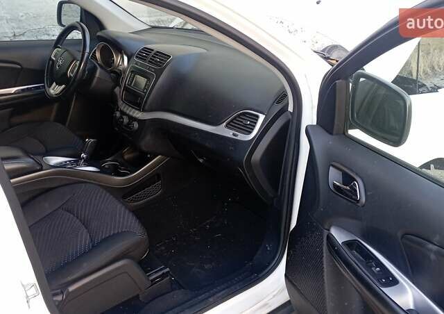 Белый Додж Джорни, объемом двигателя 2.36 л и пробегом 218 тыс. км за 7600 $, фото 8 на Automoto.ua