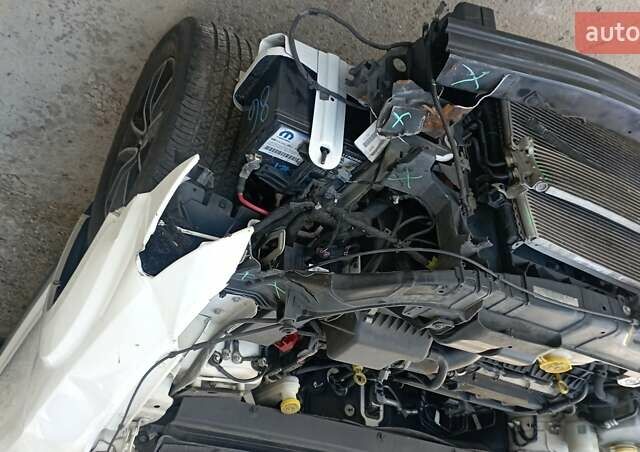 Белый Додж Джорни, объемом двигателя 2.36 л и пробегом 218 тыс. км за 7600 $, фото 5 на Automoto.ua