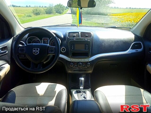 Білий Додж Джорні, об'ємом двигуна 2.4 л та пробігом 165 тис. км за 10500 $, фото 4 на Automoto.ua