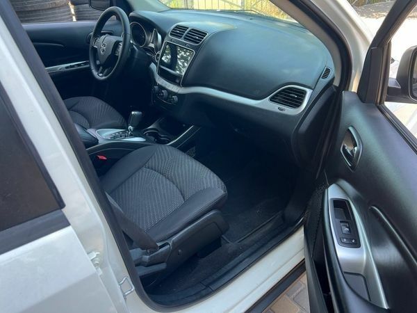 Белый Додж Джорни, объемом двигателя 0 л и пробегом 152 тыс. км за 12499 $, фото 5 на Automoto.ua