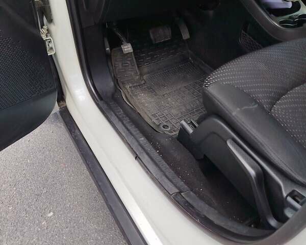 Белый Додж Джорни, объемом двигателя 2.36 л и пробегом 137 тыс. км за 13500 $, фото 13 на Automoto.ua