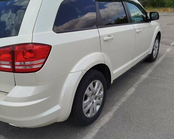 Белый Додж Джорни, объемом двигателя 2.36 л и пробегом 137 тыс. км за 13500 $, фото 4 на Automoto.ua