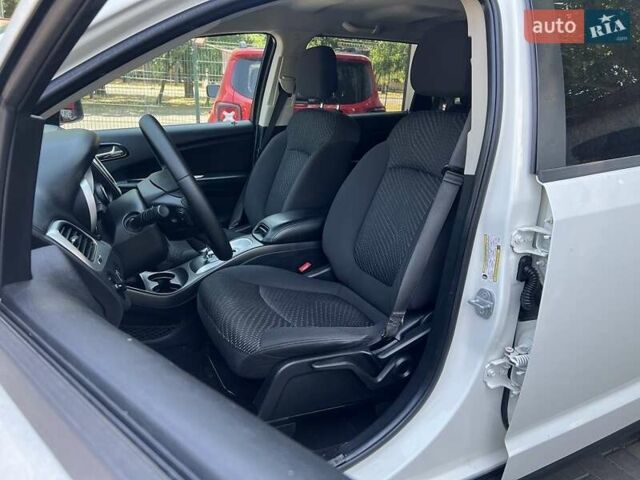 Белый Додж Джорни, объемом двигателя 2.36 л и пробегом 152 тыс. км за 12499 $, фото 2 на Automoto.ua